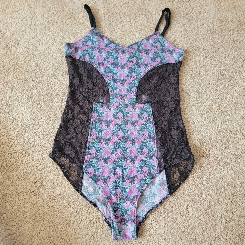 BDG. Floral and Lace Bodysuit M